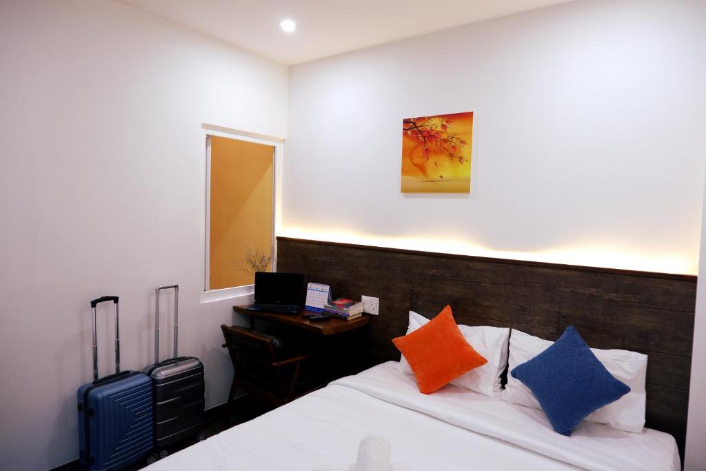 Двухместный (Улучшенный двухместный номер с 1 кроватью) отеля Happy House, Дананг