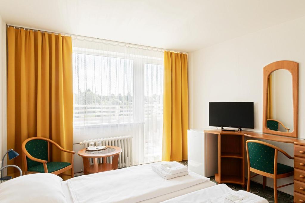 Двухместный (Двухместный номер эконом-класса с 1 кроватью или 2 отдельными кроватями) отеля Slezan, Брунталь