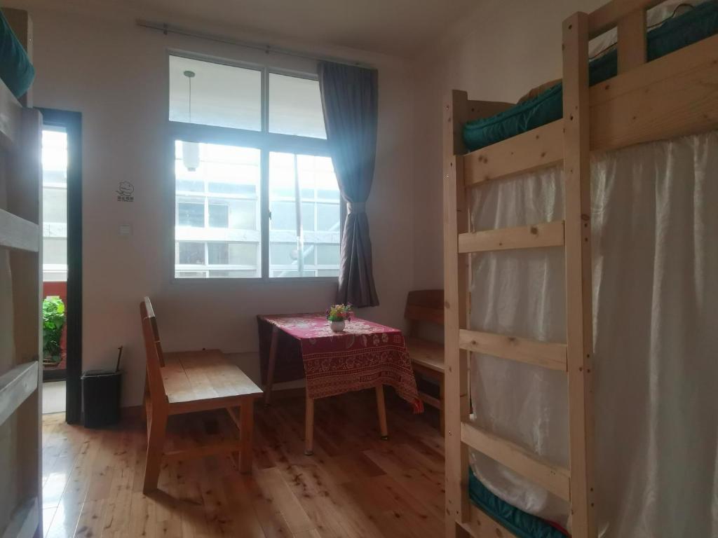 Номер (Кровать в общем номере для женщин с 4 кроватями) хостела The Moon Bird Hostel, Шангри-Ла (Тибет)