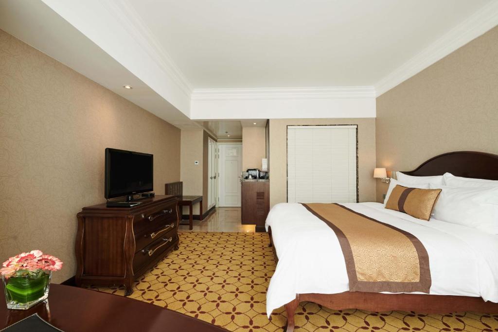 Двухместный (Клубный двухместный номер Делюкс с 1 кроватью или 2 отдельными кроватями) отеля Eastin Grand Hotel Saigon, Хошимин