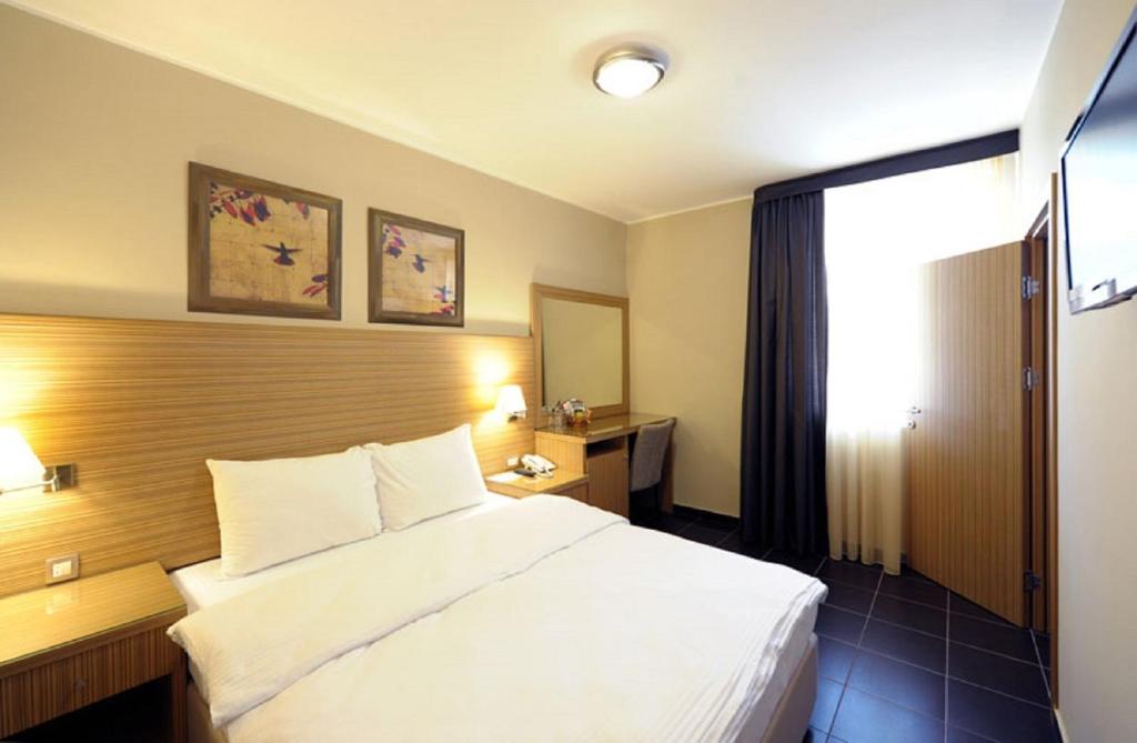 Двухместный (Двухместный номер с 1 кроватью или 2 отдельными кроватями) отеля Hotel 1000 Ruza, Белград
