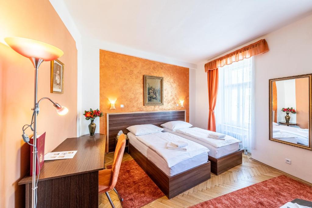 Двухместный (Двухместный номер с 2 отдельными кроватями) отеля Trumf, Млада-Болеслав