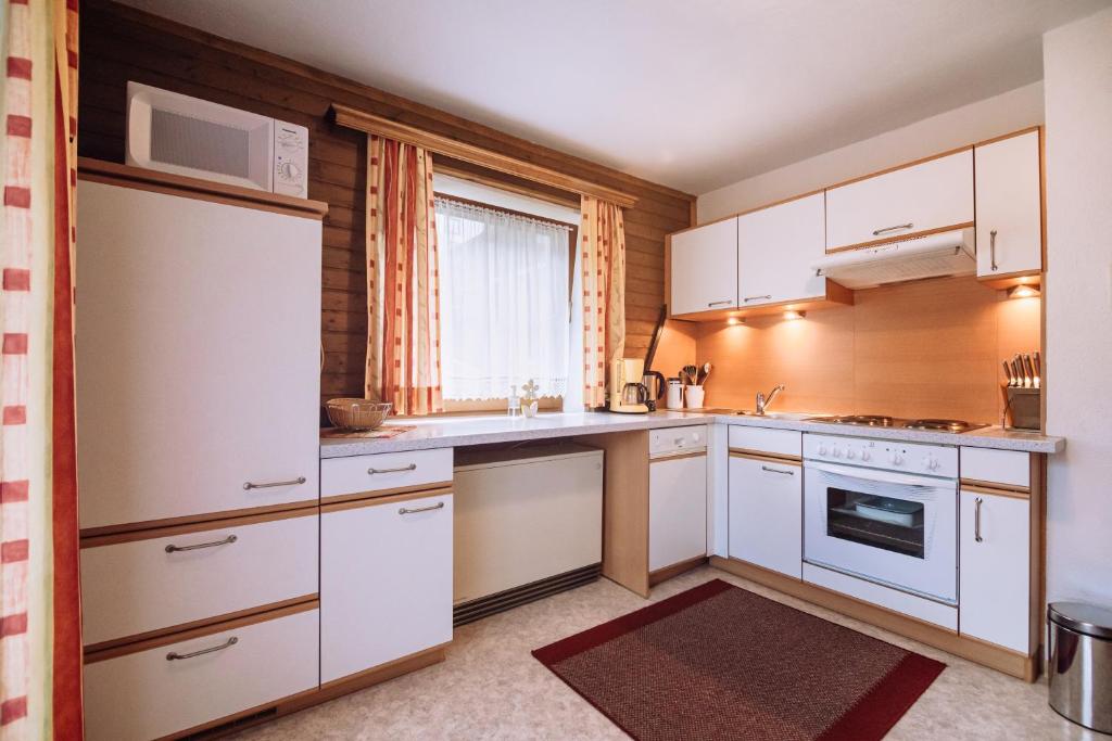Апартаменты (Апартаменты с 2 спальнями) гостевого дома Landhaus Gasser with sauna, Йерценс