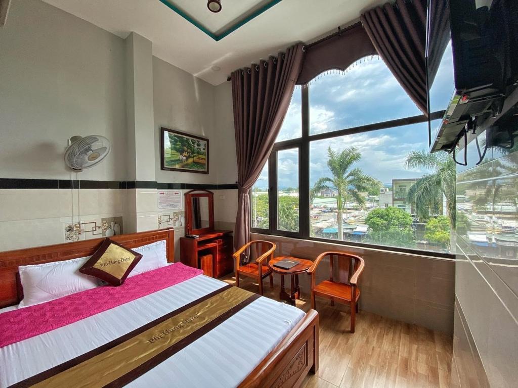 Двухместный (Двухместный номер с 1 кроватью и видом на горы) отеля Hotel Phi Hùng, Тамки