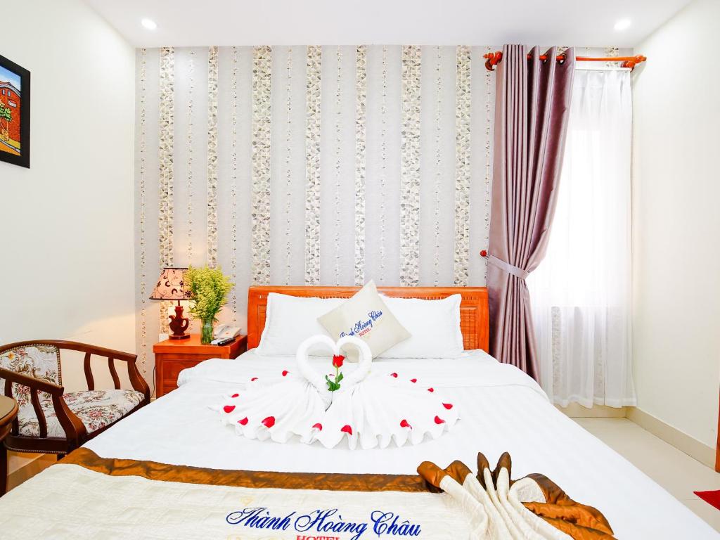 Двухместный (Улучшенный номер с кроватью размера «king-size») отеля Thanh Hoang Chau Hotel, Дананг