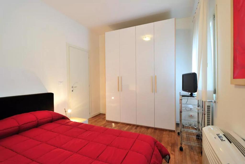 Апартаменты (Апартаменты с 2 спальнями — Двухуровневые — Cannaregio 3345D) гостевого дома Al Portico Guest House, Венеция