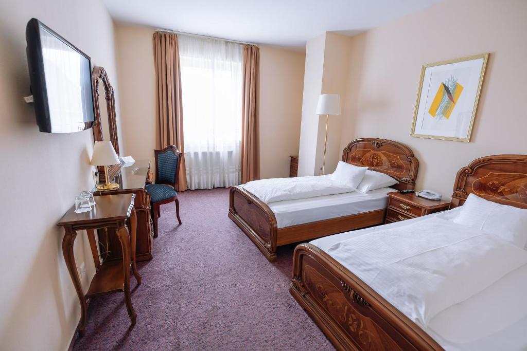 Двухместный (Улучшенный двухместный номер с 2 отдельными кроватями) отеля Pannonia Hotel, Шопрон