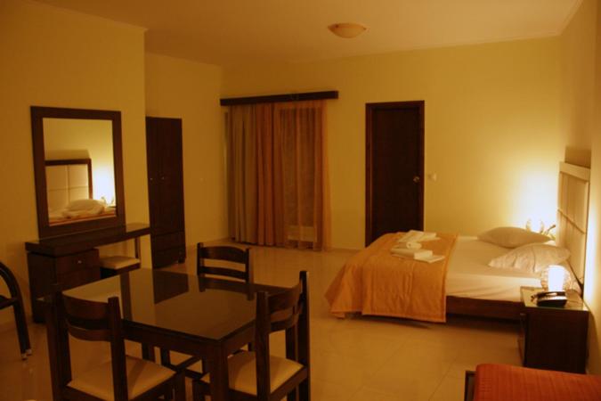 Двухместный (Стандартный двухместный номер с 1 кроватью) апарт-отеля Sandy Suites, Каламаки (Крит)