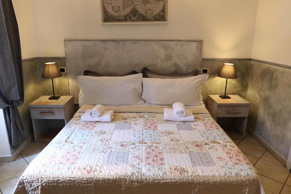 Двухместный (Двухместный номер с 1 кроватью или 2 отдельными кроватями и собственной ванной комнатой) гостевого дома Relais Independenza, Рим