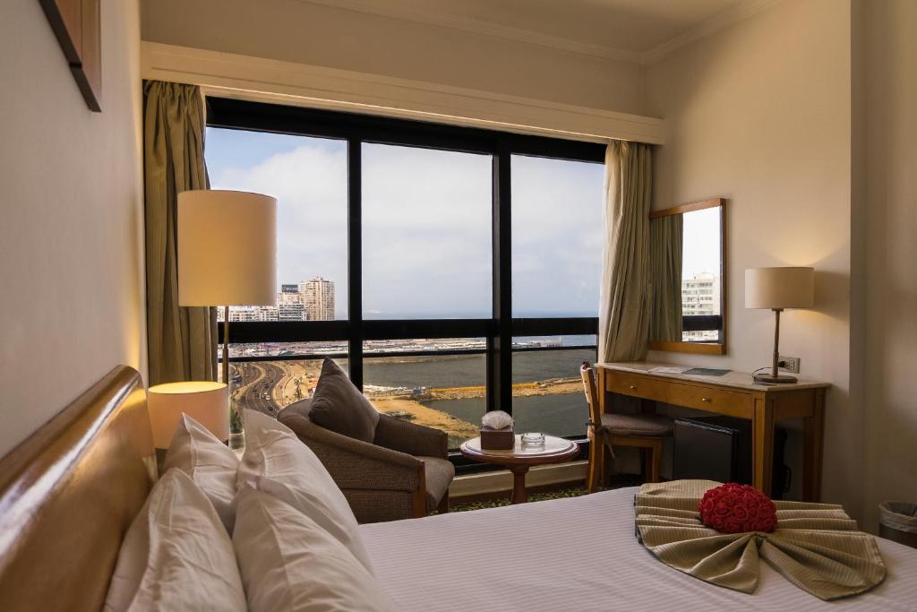 Двухместный (Стандартный двухместный номер с 1 кроватью и боковым видом на море) отеля Plaza Hotel Alexandria, Александрия