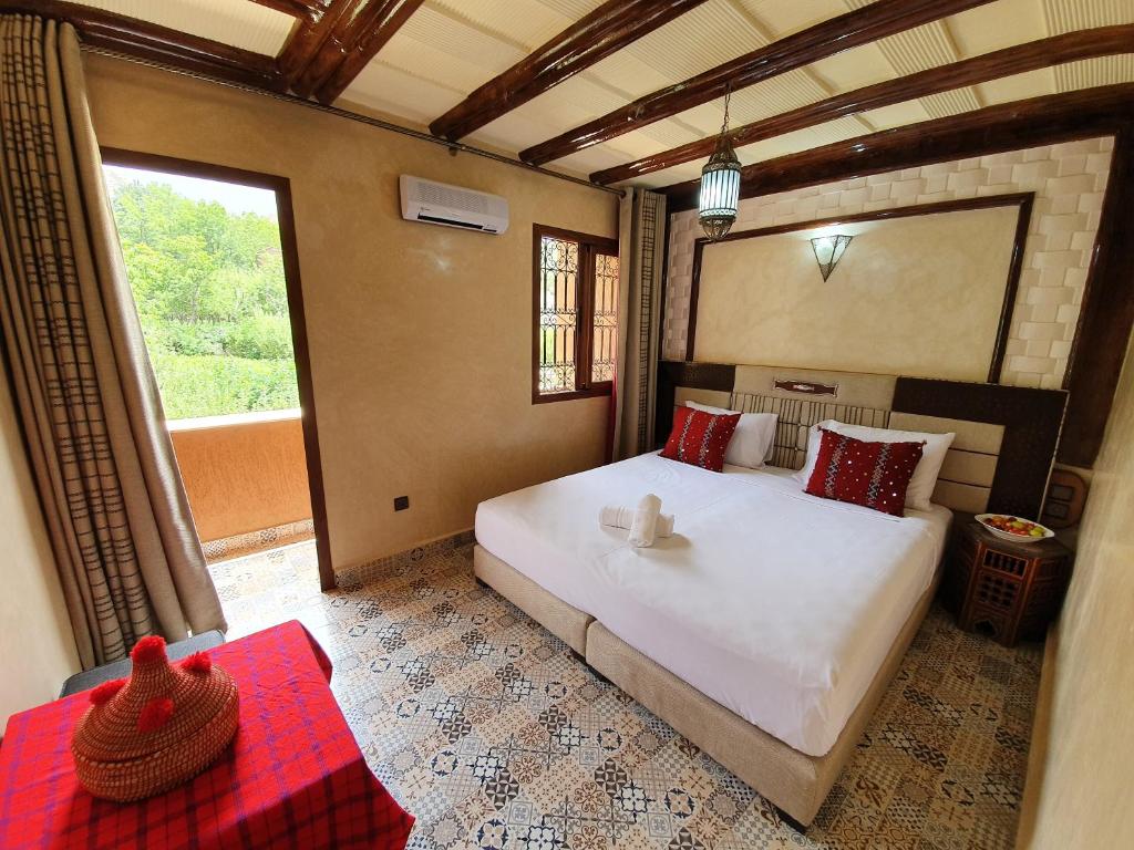 Двухместный (Улучшенный двухместный номер с 1 кроватью или 2 отдельными кроватями, вид на горы) отеля Dar Assarou, Имлиль