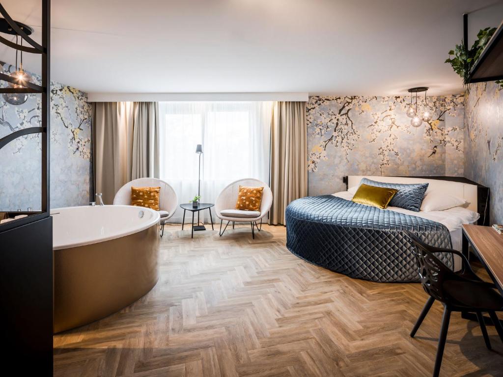 Сьюит (Люкс с гидромассажной ванной) отеля Hotel Van der Valk Maastricht, Маастрихт