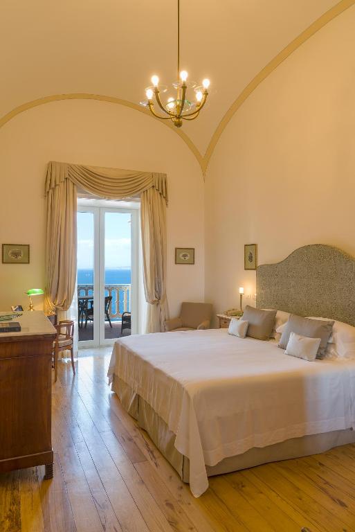 Двухместный (Двухместный номер Делюкс с 1 кроватью и видом на море) отеля Grand Hotel Excelsior Vittoria, Сорренто
