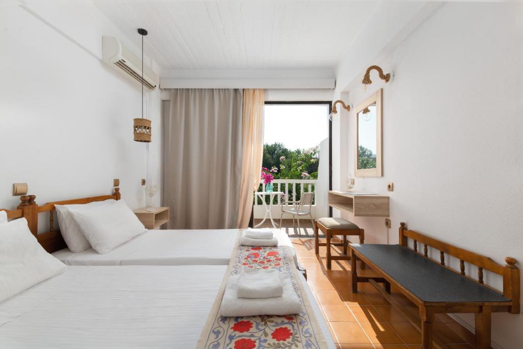 Двухместный (Двухместный номер с 2 отдельными кроватями, вид на сад) отеля Panorama Hotel near the beach, Геннади