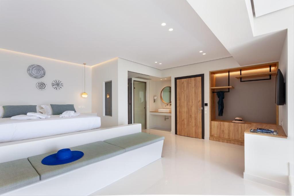 Сьюит (Superior Suite with Direct Pool Access) отеля Infinity View Hotel Tinos, Тинос