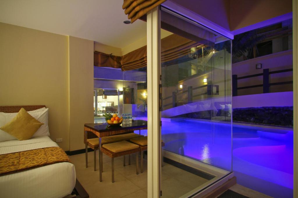Сьюит (Семейный люкс, включено посещение бассейна) курортного отеля Two Seasons Boracay Resort, Боракай
