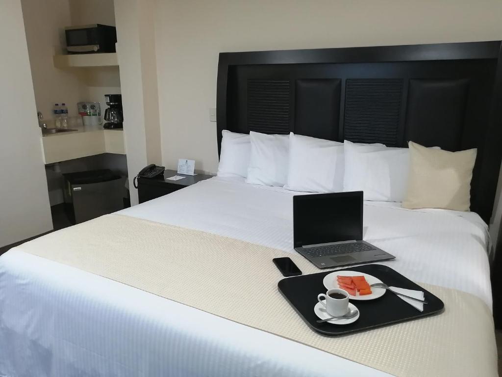 Двухместный (Номер с кроватью размера «queen-size» - Для некурящих) отеля Best Western Real Tula Express, Тула-дель-Алленде