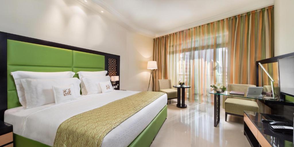 Двухместный (Двухместный номер Делюкс с 2 отдельными кроватями и видом на город) курортного отеля Bahi Ajman Palace Hotel, Аджман