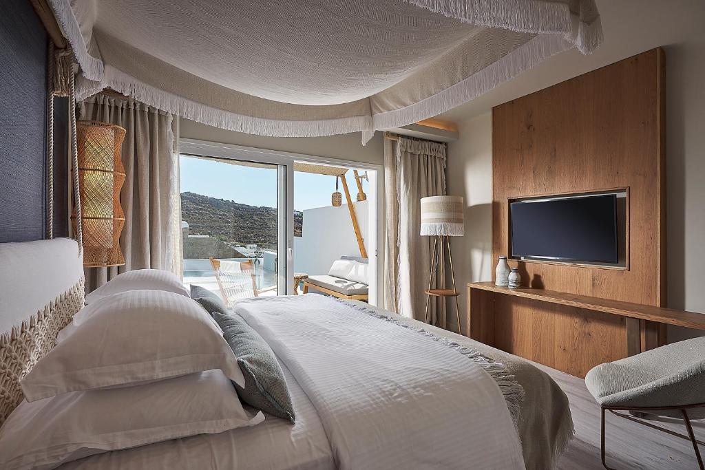 Сьюит (Люкс Grand с 2 спальнями и собственным бассейном) отеля Palladium Hotel, Платис Ялос, Эгейские острова