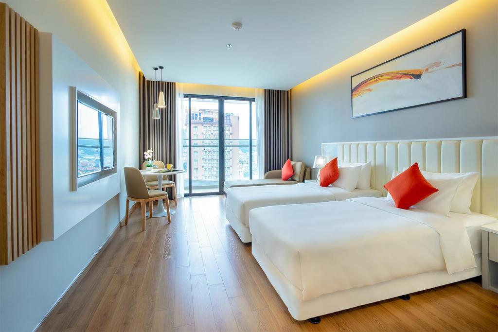 Двухместный (Улучшенный двухместный номер с 1 кроватью или 2 отдельными кроватями) отеля Phat Linh Hotel Halong, Халонг
