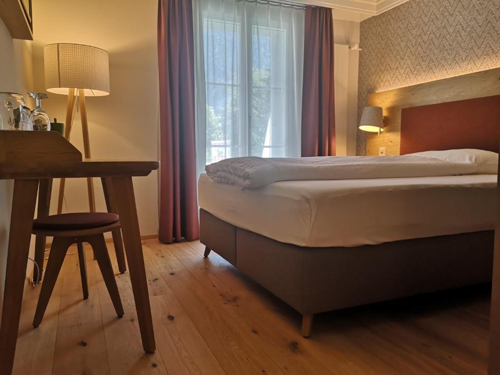 Одноместный (Deluxe Single Room with Balcony and Mountain View) отеля Parkhotel Schoenegg, Гриндельвальд
