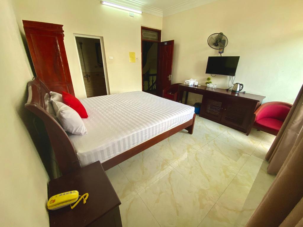 Двухместный (Двухместный номер Делюкс с 1 кроватью или 2 отдельными кроватями и балконом) отеля Viet Nhat Halong Hotel, Халонг
