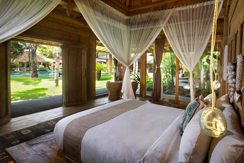 Вилла (Ka Six-Bedroom Villa), Bali Ethnic Villa