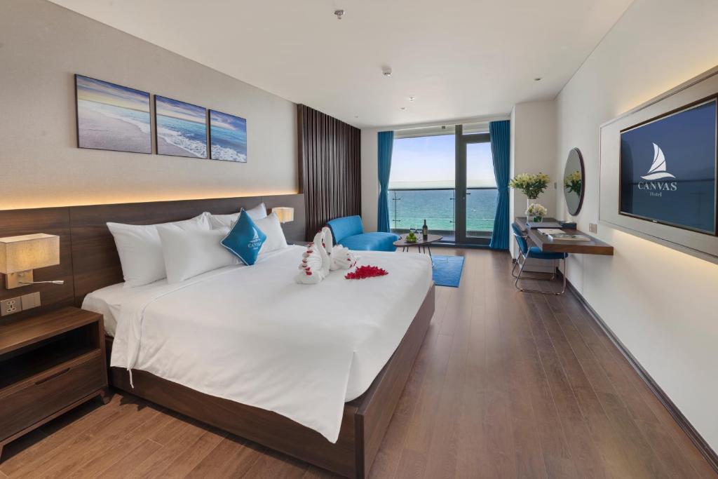Сьюит (Grand Suite with Beach Front) отеля Canvas Danang Beach Hotel, Дананг