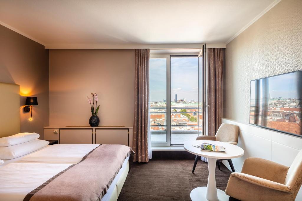Двухместный (Двухместный номер с 1 кроватью и балконом) отеля Hotel Am Parkring, Вена