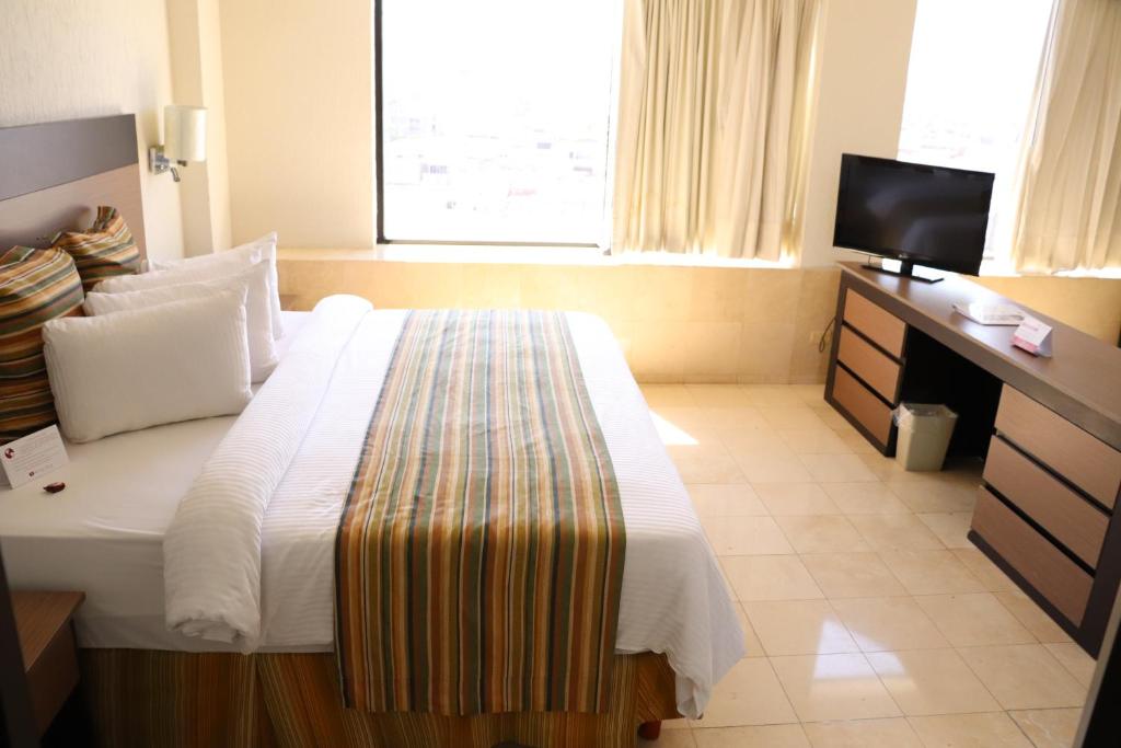 Сьюит (Люкс с кроватью размера «king-size» - Для некурящих) отеля Ramada Hola Culiacan, Кульякан