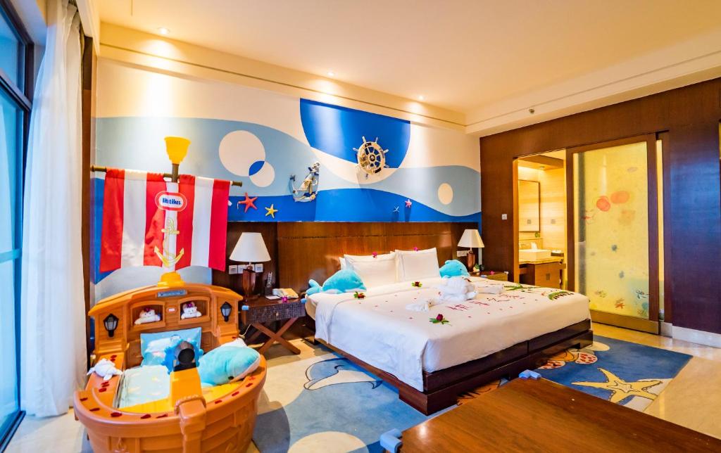 Семейный (Семейный номер Делюкс с выходом к детскому бассейну) курортного отеля Grand Metropark Resort Sanya, Санья