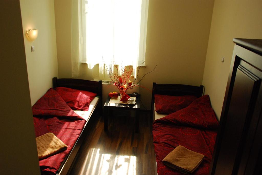 Двухместный (Двухместный номер с 2 отдельными кроватями) хостела Royal Hostel, Вроцлав