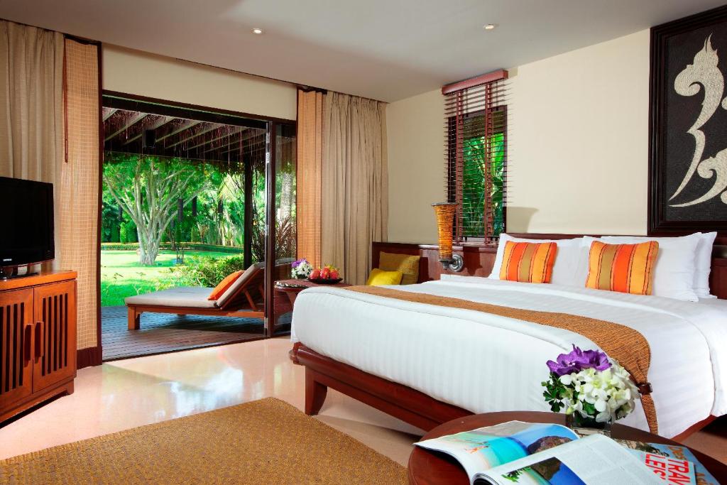 Сьюит (Семейный люкс с 2 спальнями), Mövenpick Resort & Spa Karon Beach Phuket