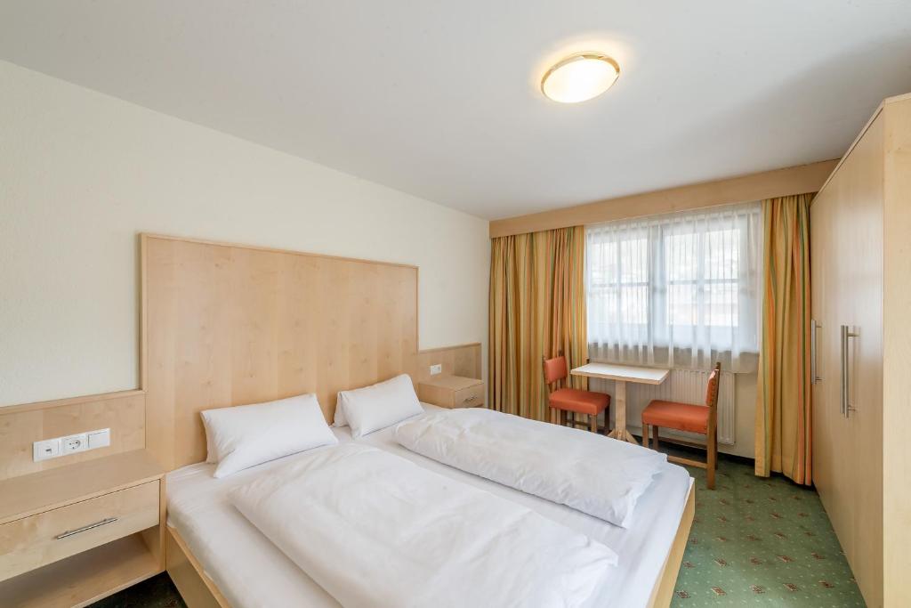 Двухместный (Классический двухместный номер с 1 кроватью) отеля Hotel Tyrol, Зёльден