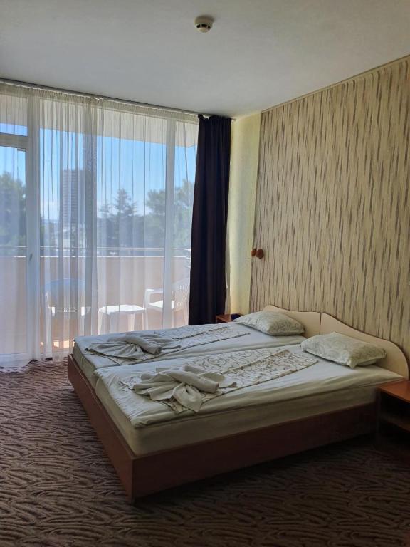 Двухместный (Двухместный номер с 1 кроватью или 2 отдельными кроватями и балконом) отеля Balaton, Солнечный Берег