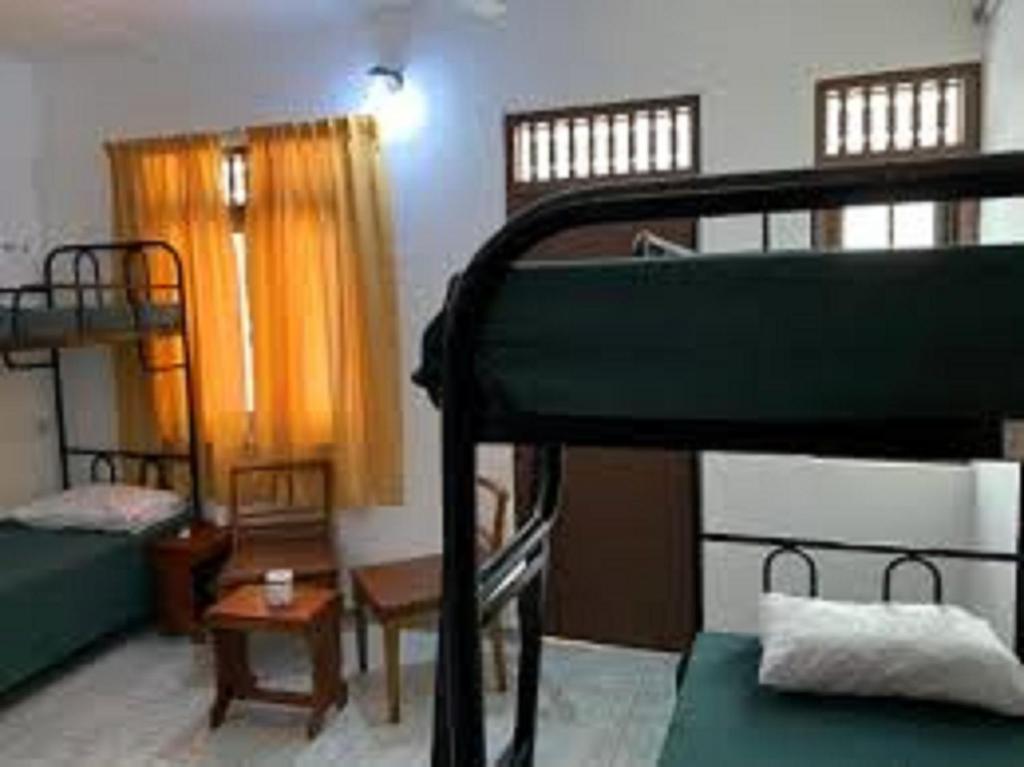 Номер (Single Bed in 6-Bed Dormitory Room with Sea View) отеля Topaz Beach Hotel, Негомбо
