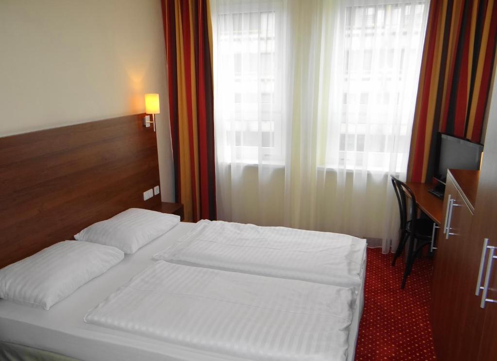 Двухместный (Двухместный номер с основными удобствами и 1 кроватью) отеля AMEDIA Express Salzburg, Зальцбург