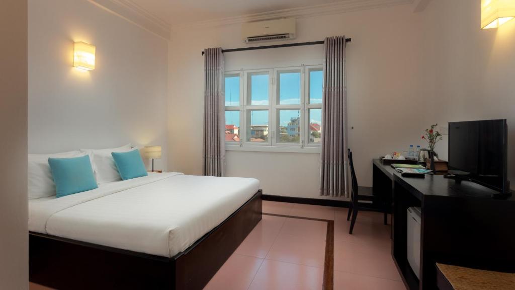 Одноместный (Deluxe Single Room - Free Round Trip Transfers) отеля Amber Angkor Villa Hotel & Spa, Сием Рип