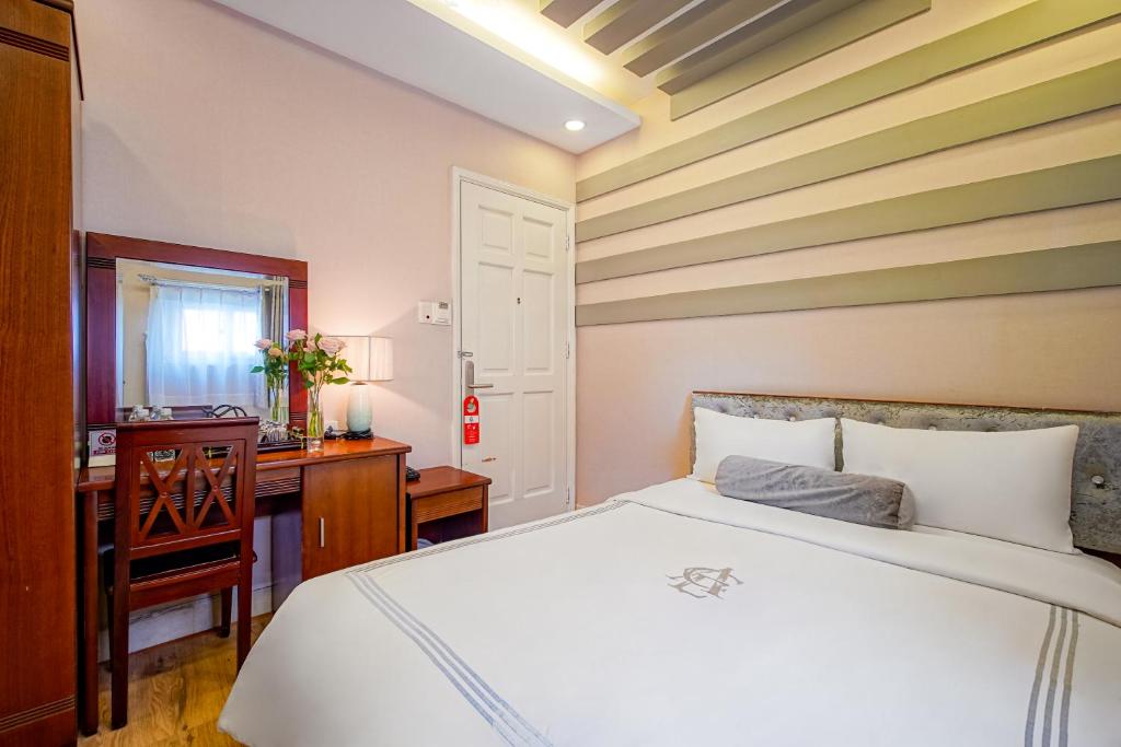 Двухместный (Улучшенный двухместный номер с 1 кроватью) отеля Ace Hotel Ben Thanh, Хошимин