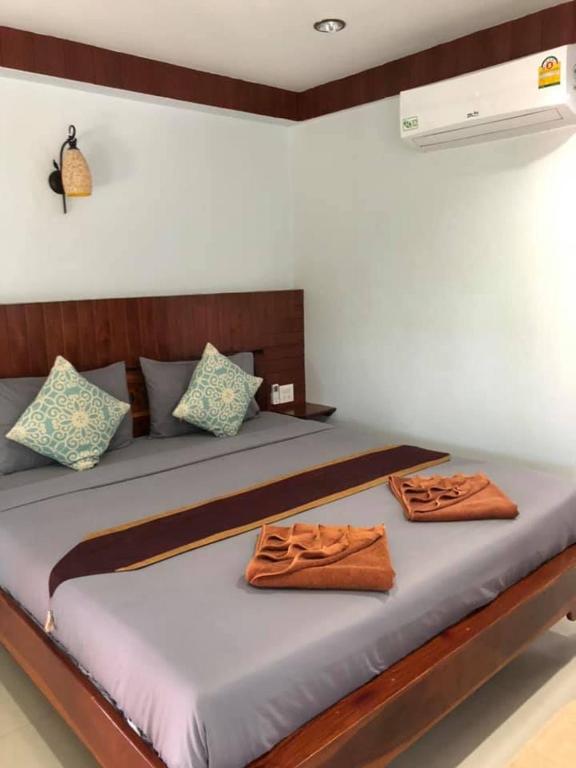 Двухместный (Двухместный номер с 1 кроватью и балконом) курортного отеля Grand Beach Resort with terrace, Ко Тао