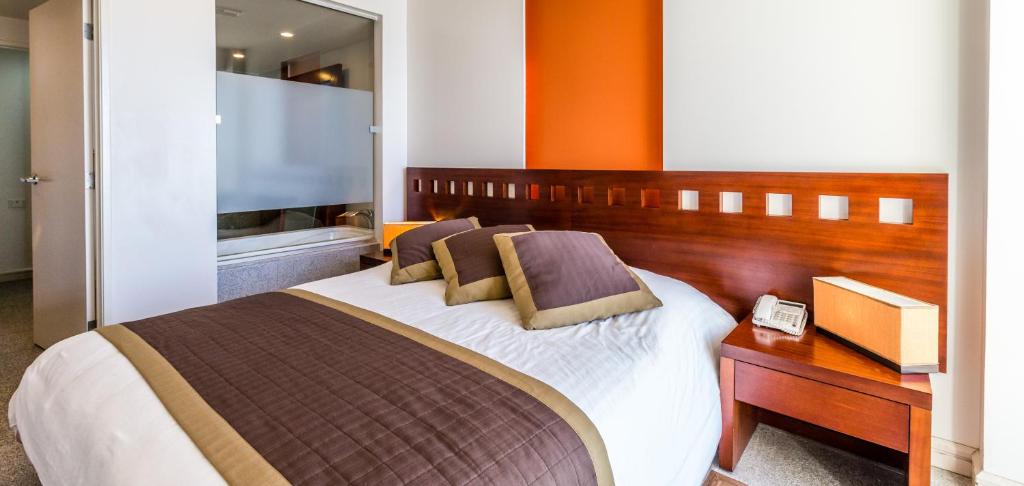 Четырехместный (Люкс с 2 спальнями) отеля Rosarito Beach Hotel, Росарито