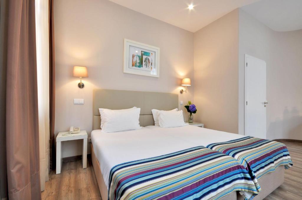 Двухместный (Двухместный номер с 2 отдельными кроватями и дополнительной кроватью) отеля Porto Domus Hotel, Порту
