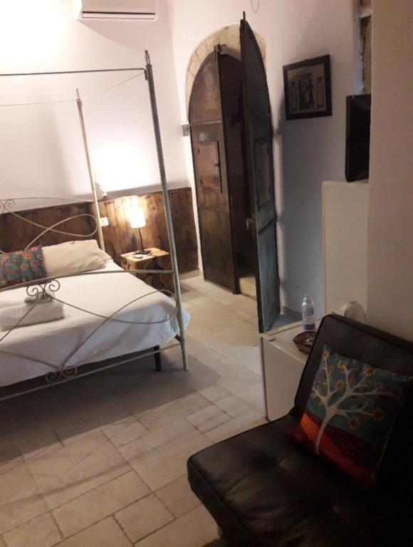 Двухместный (Двухместный номер с 1 кроватью и собственной ванной комнатой) гостевого дома Abbazia Degli Svevi, Бари