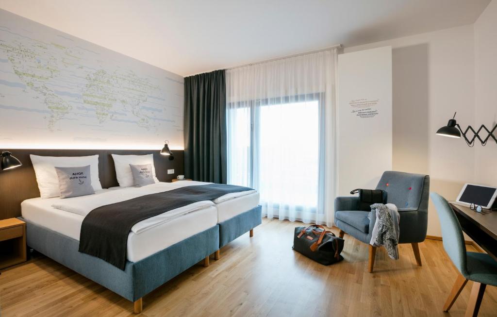 Двухместный (Улучшенный двухместный номер с 1 кроватью) отеля JUFA Hotel Hamburg HafenCity, Гамбург