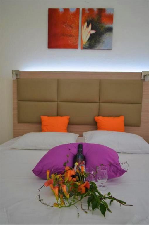 Двухместный (Двухместный номер с 1 кроватью или 2 отдельными кроватями и частичным видом на море) отеля Sun Boutique Hotel (Adults Only), Амудара