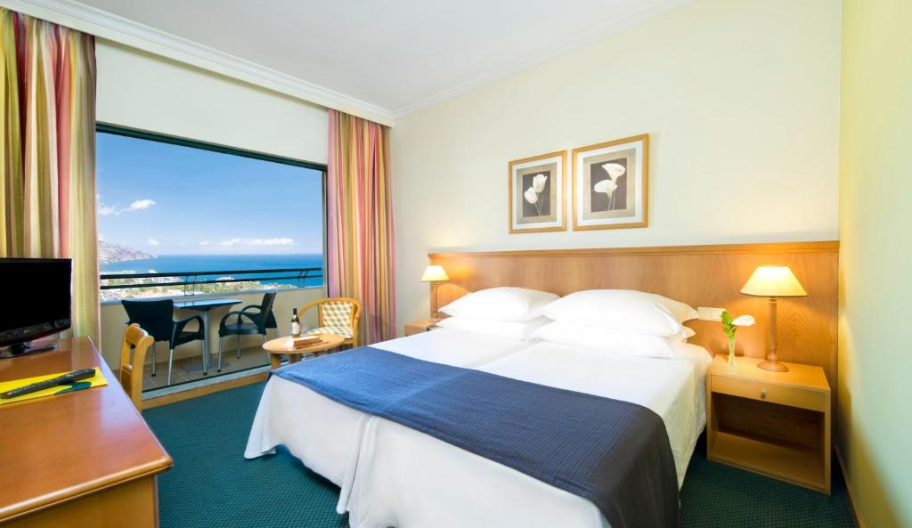 Двухместный (Двухместный номер с 1 кроватью или 2 отдельными кроватями и видом на море) отеля Madeira Panorâmico Hotel, Фуншал