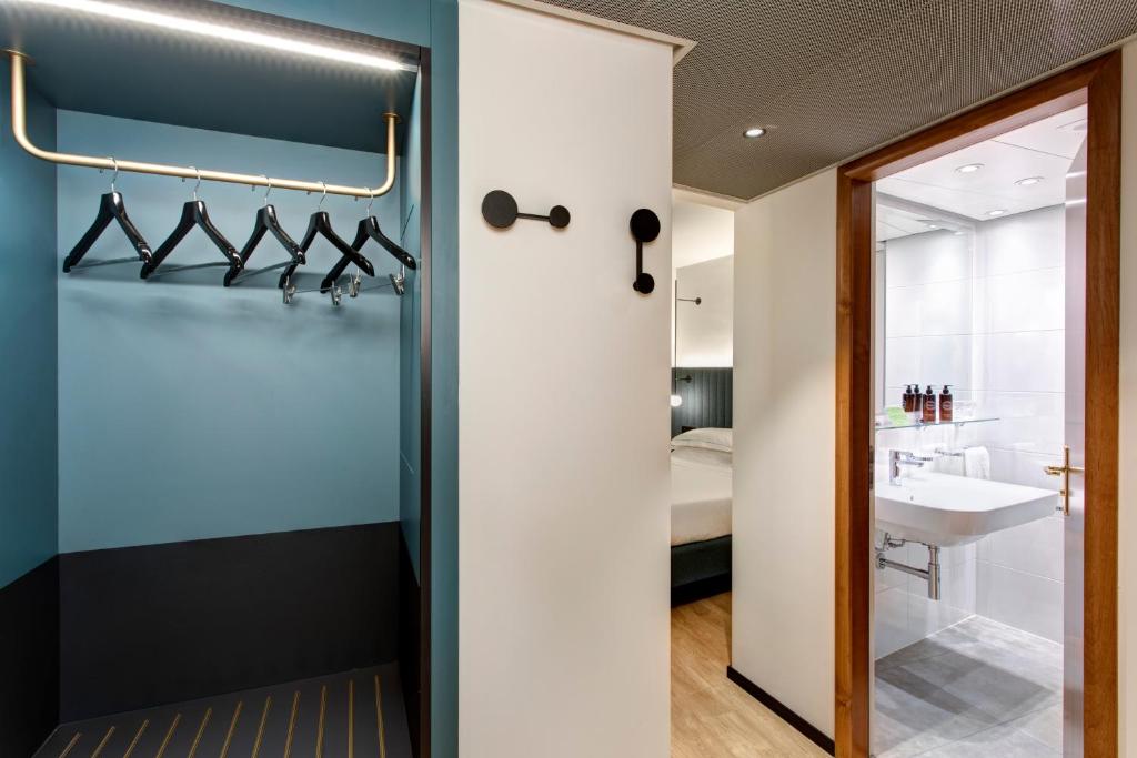 Двухместный (Двухместный номер с 1 кроватью или 2 отдельными кроватями и кондиционером) отеля Lugano Dante Center Swiss Quality Hotel, Лугано