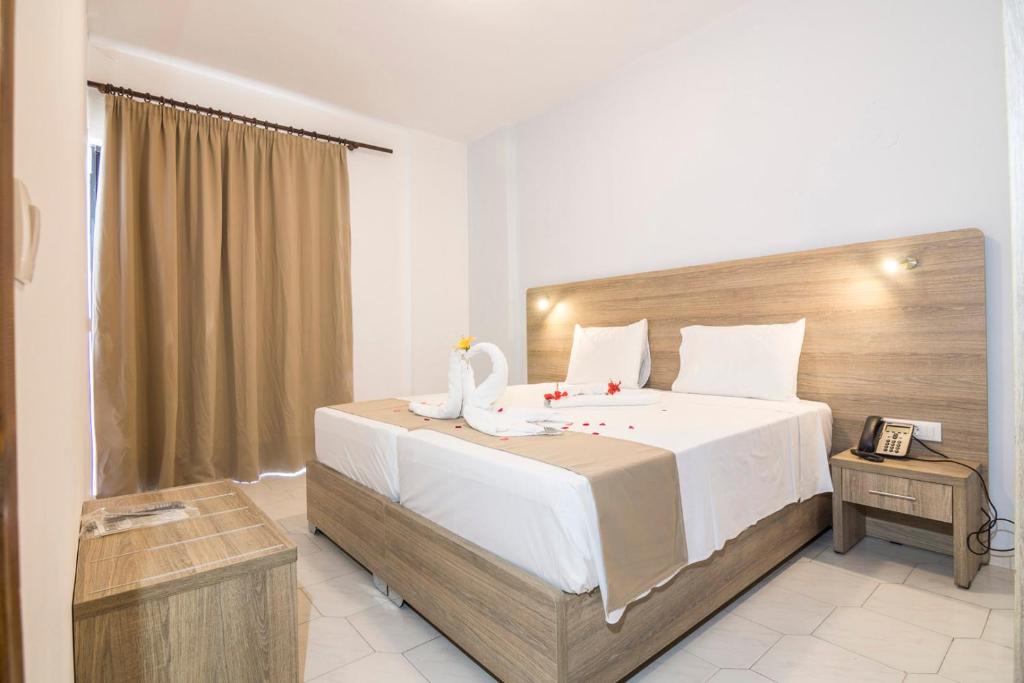 Двухместный (Двухместный номер Делюкс с 1 кроватью или 2 отдельными кроватями, вид на горы) отеля Tivoli Hotel, Фалираки