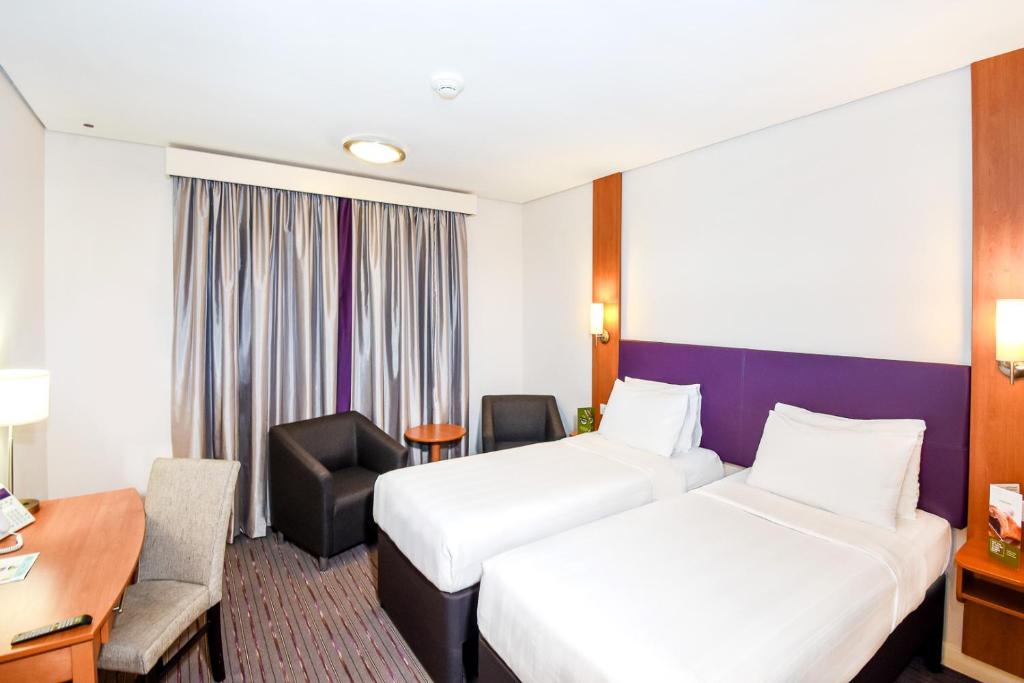 Двухместный (Двухместный номер с 2 отдельными кроватями) отеля Premier Inn Abu Dhabi Capital Centre, Абу-Даби
