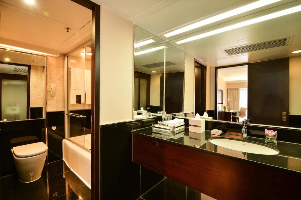 Сьюит (Chillcation - Executive Suite with HKD2,000 Dining Credit Per Night) отеля Regal Kowloon Hotel, Гонконг (город)